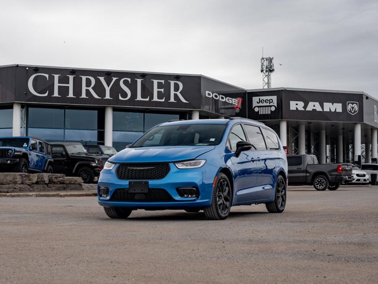2026 Chrysler Pacifica Select Photo