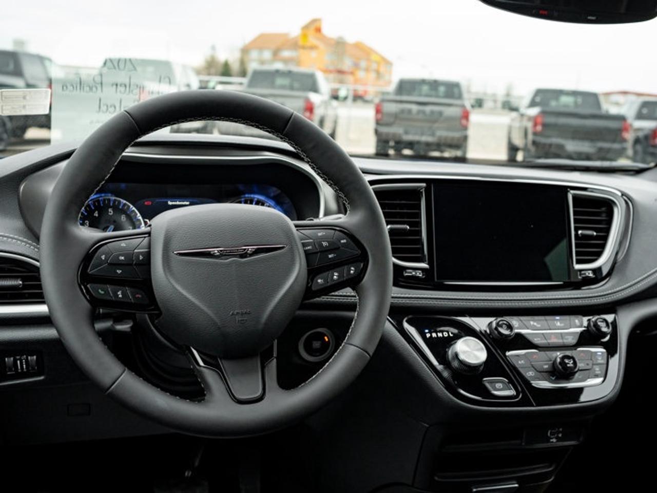 2026 Chrysler Pacifica Select Photo