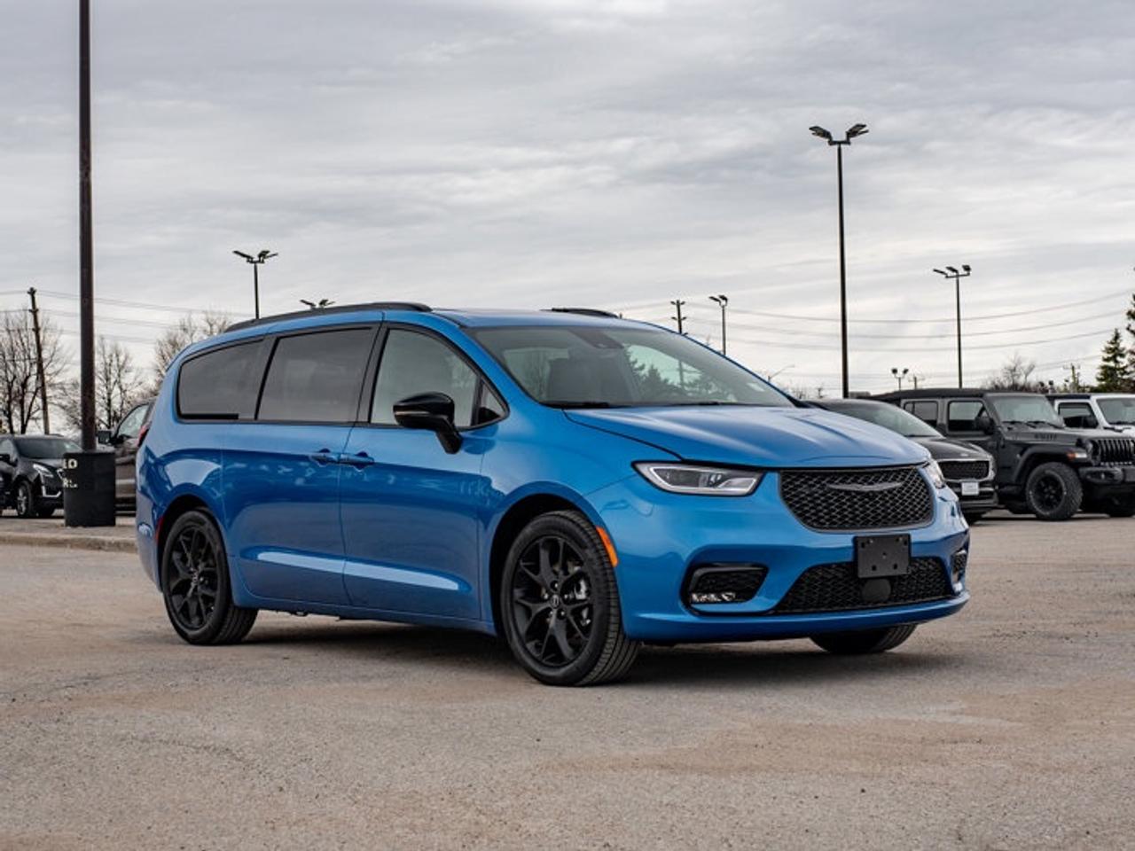 2026 Chrysler Pacifica Select Photo