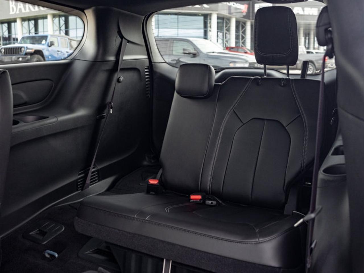 2026 Chrysler Pacifica Select Photo