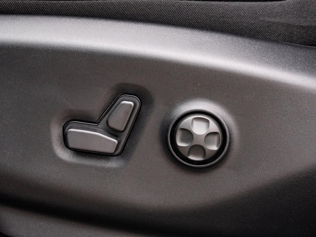 2026 Chrysler Pacifica Select Photo