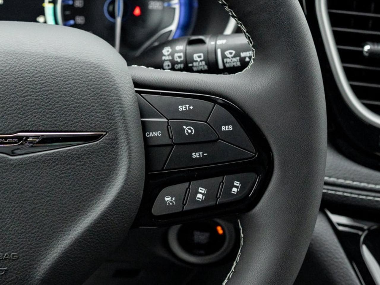 2026 Chrysler Pacifica Select Photo