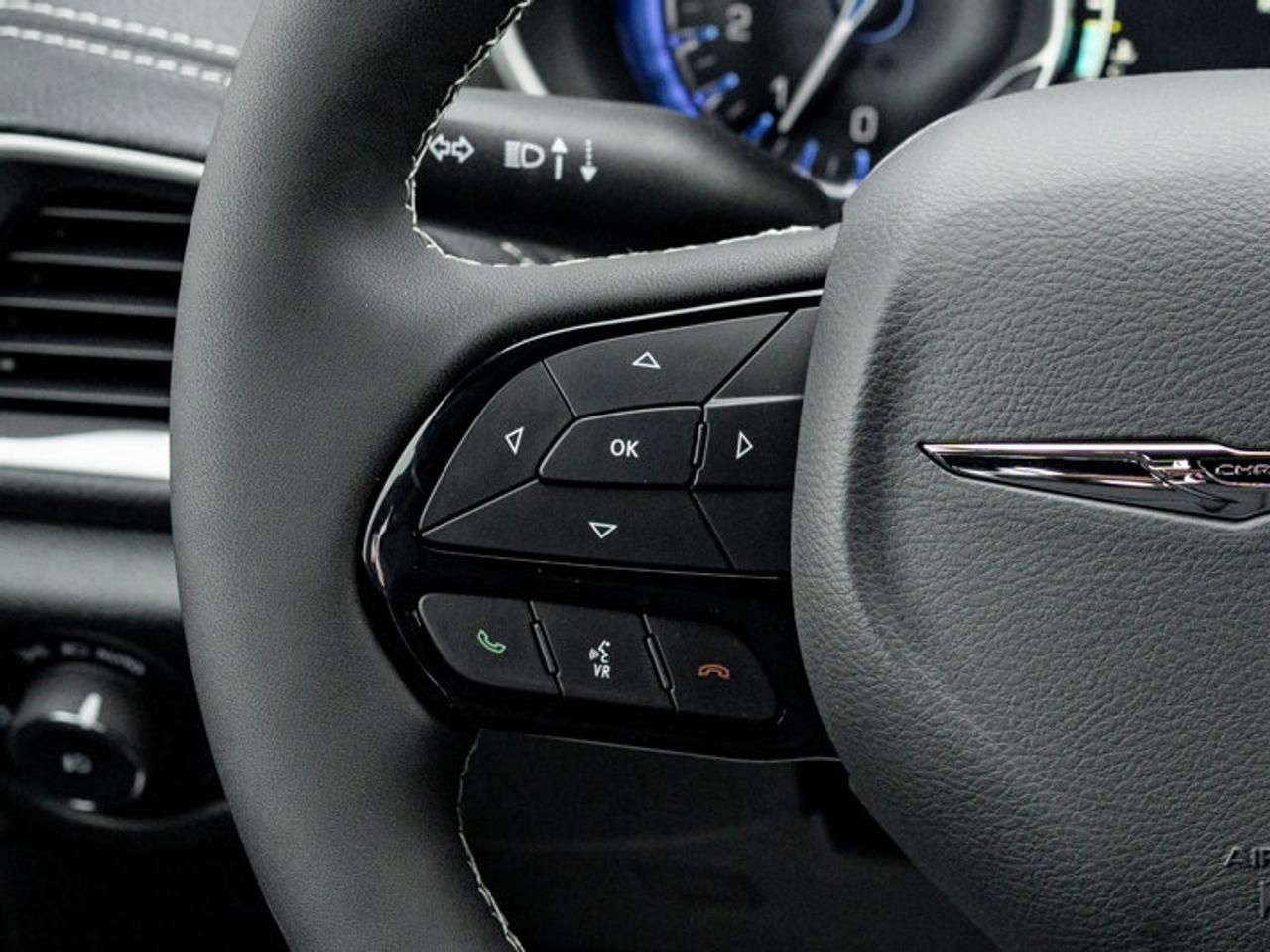 2026 Chrysler Pacifica Select Photo