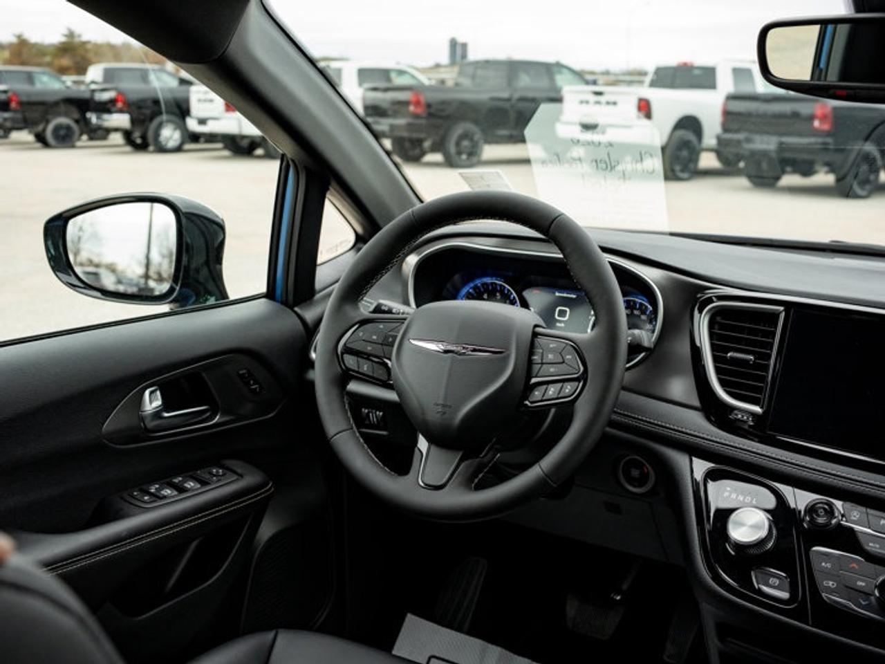 2026 Chrysler Pacifica Select Photo