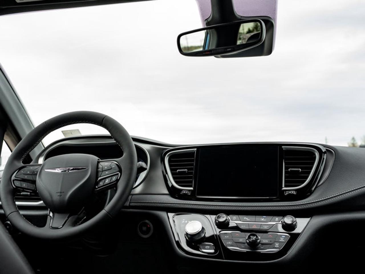 2026 Chrysler Pacifica Select Photo