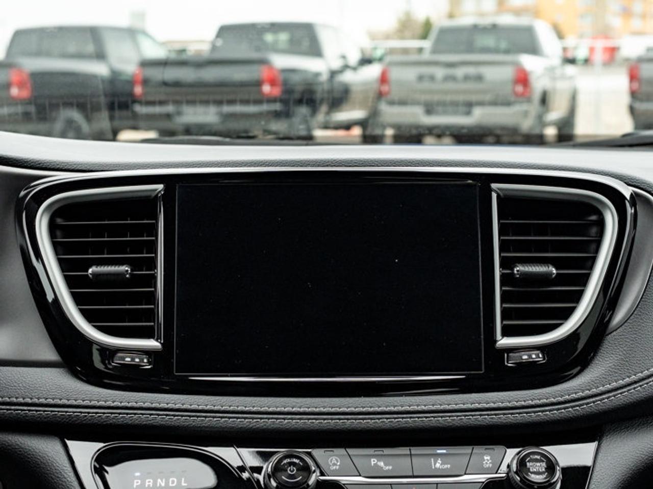 2026 Chrysler Pacifica Select Photo