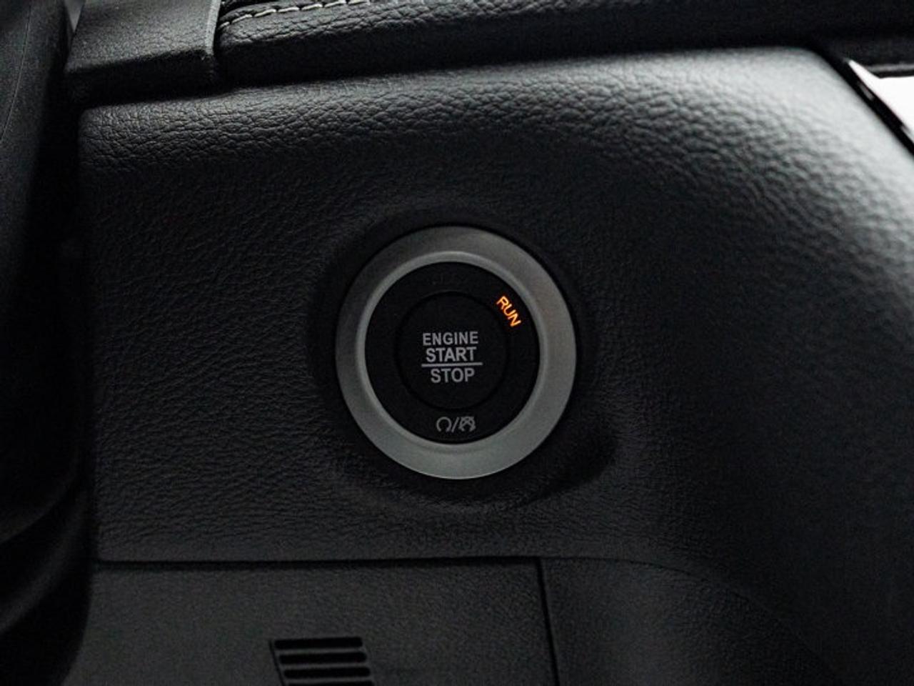 2026 Chrysler Pacifica Select Photo