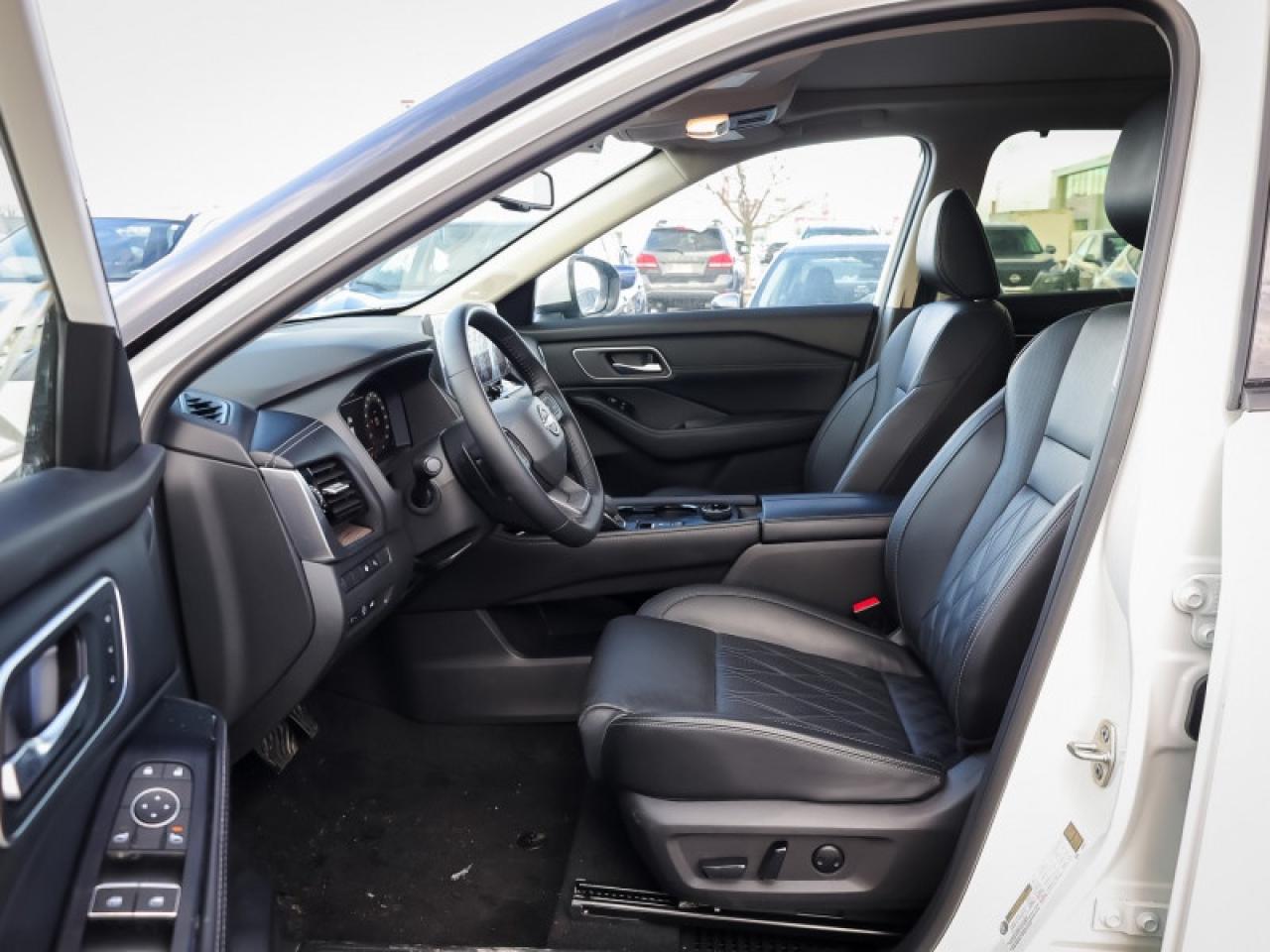 2025 Nissan Rogue Platinum  - HUD -  Leather Seats Photo