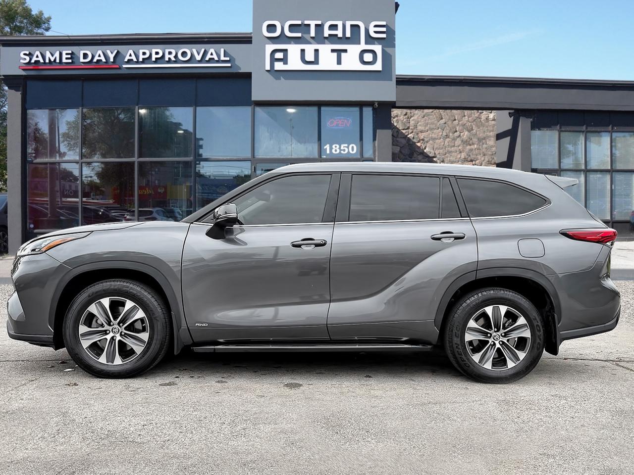 2023 Toyota Highlander HYBRID XLE Photo2