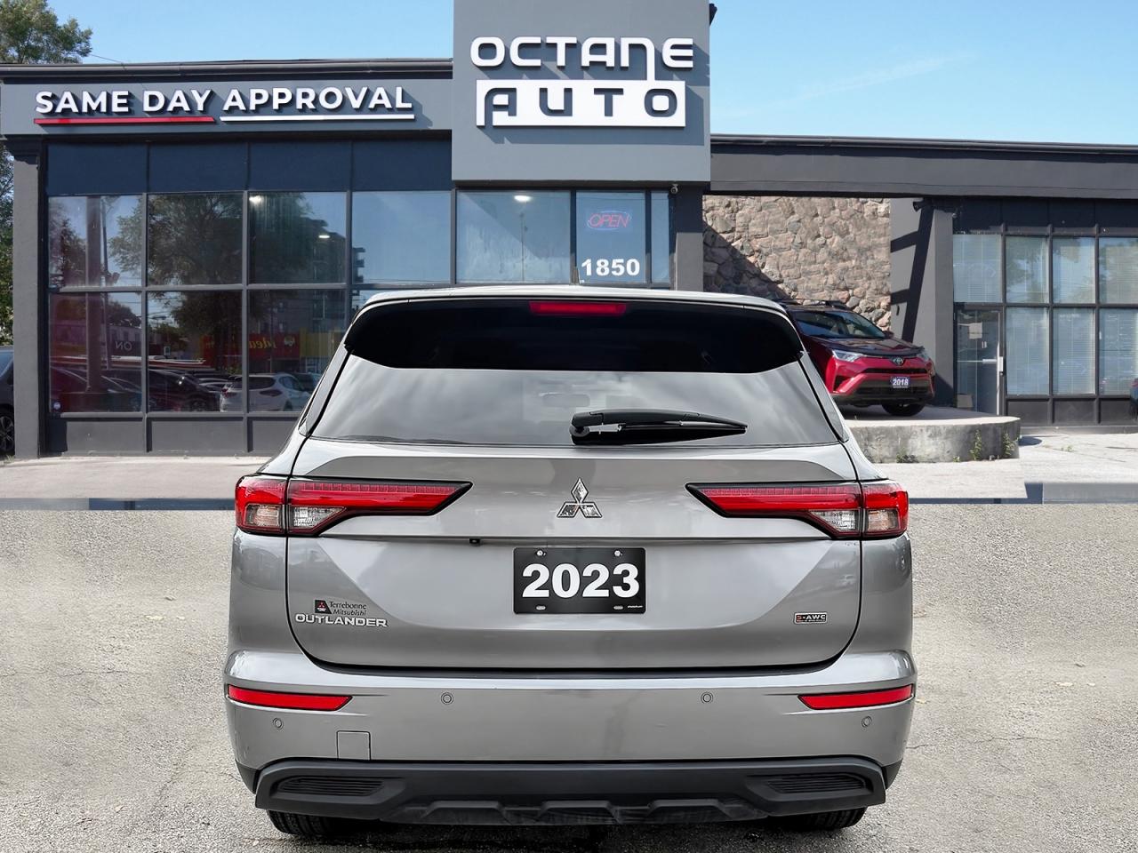 2023 Mitsubishi Outlander ES 4WD Photo4