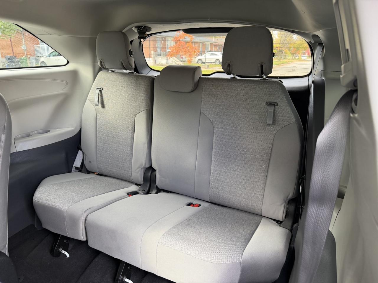 2022 Toyota Sienna LE - Photo #11