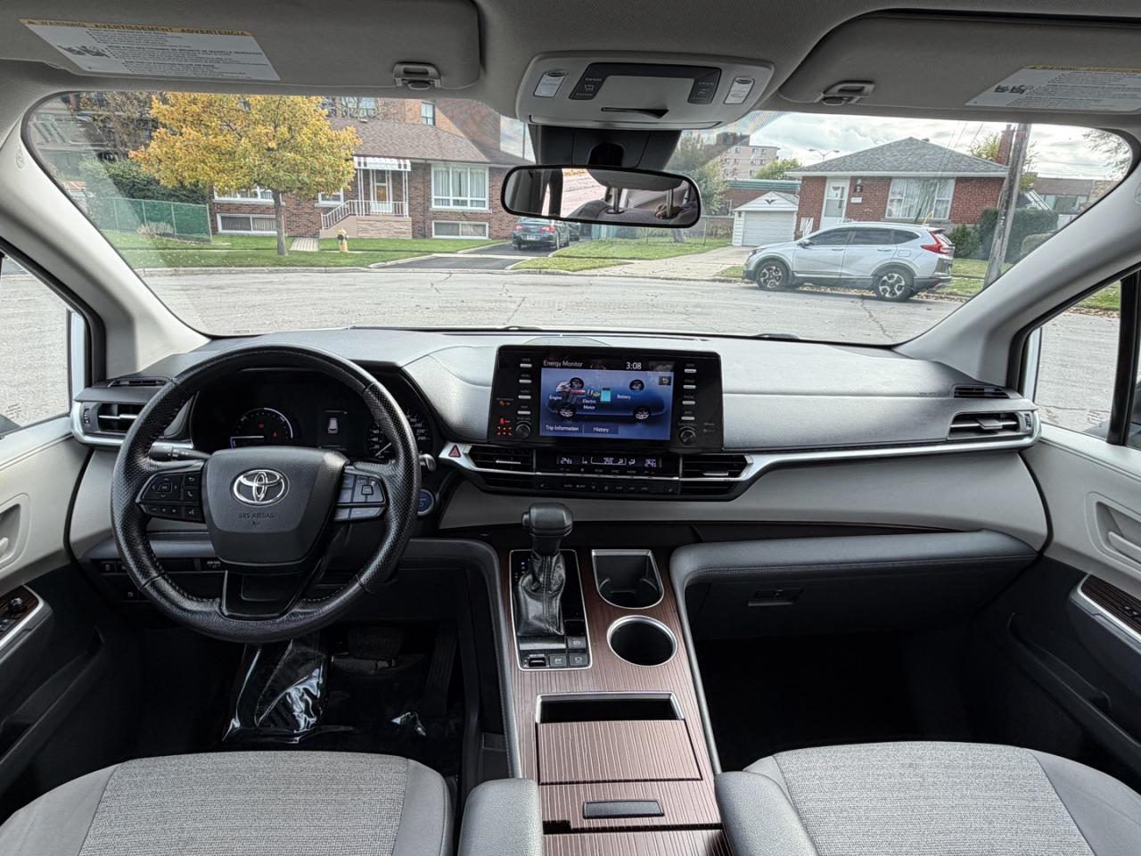 2022 Toyota Sienna LE - Photo #12