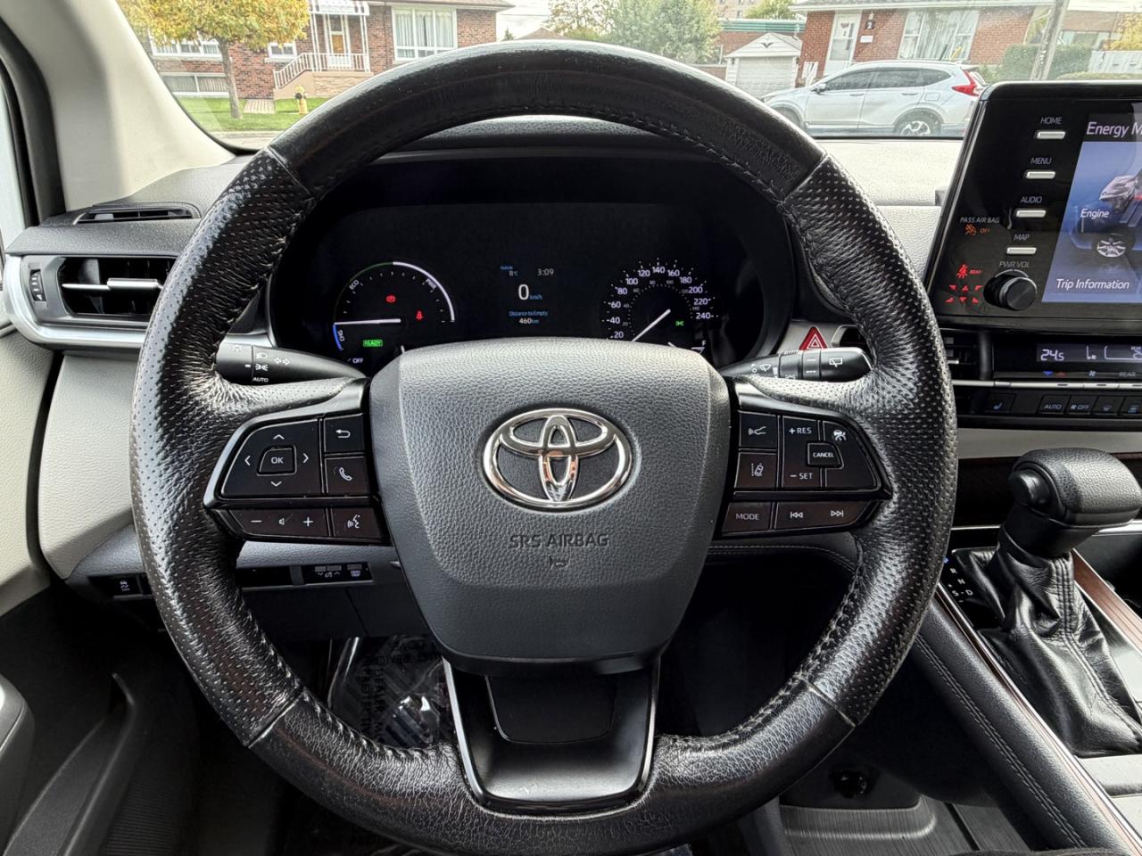 2022 Toyota Sienna LE - Photo #14