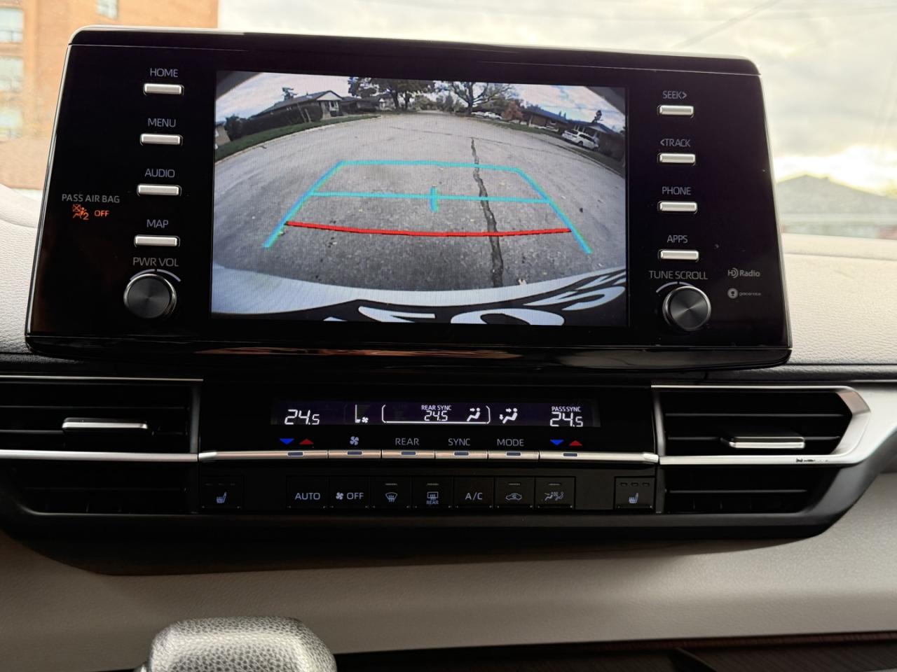 2022 Toyota Sienna LE - Photo #16