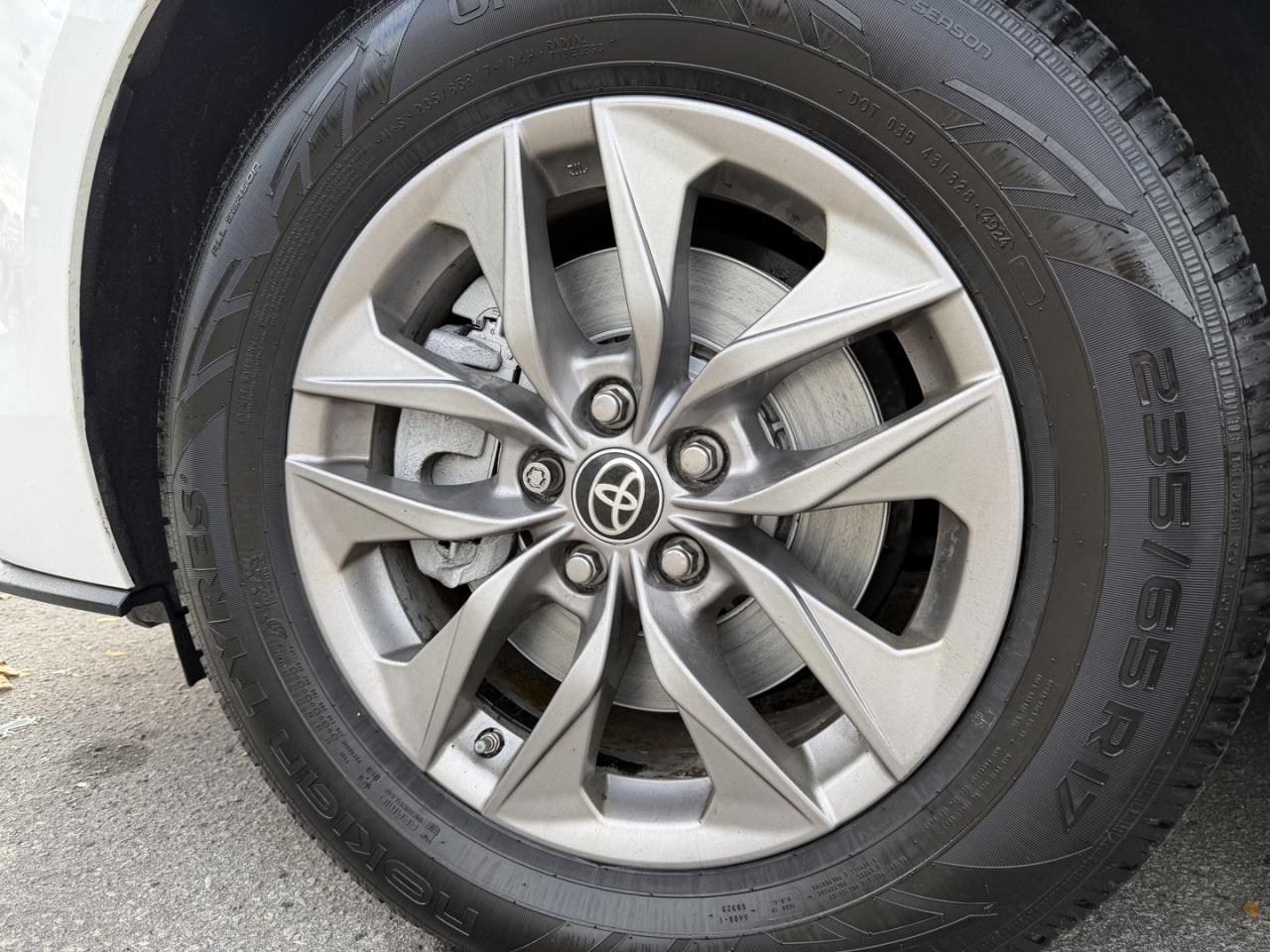 2022 Toyota Sienna LE - Photo #22