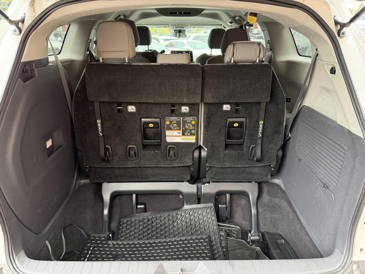 2022 Toyota Sienna LE - Photo #25