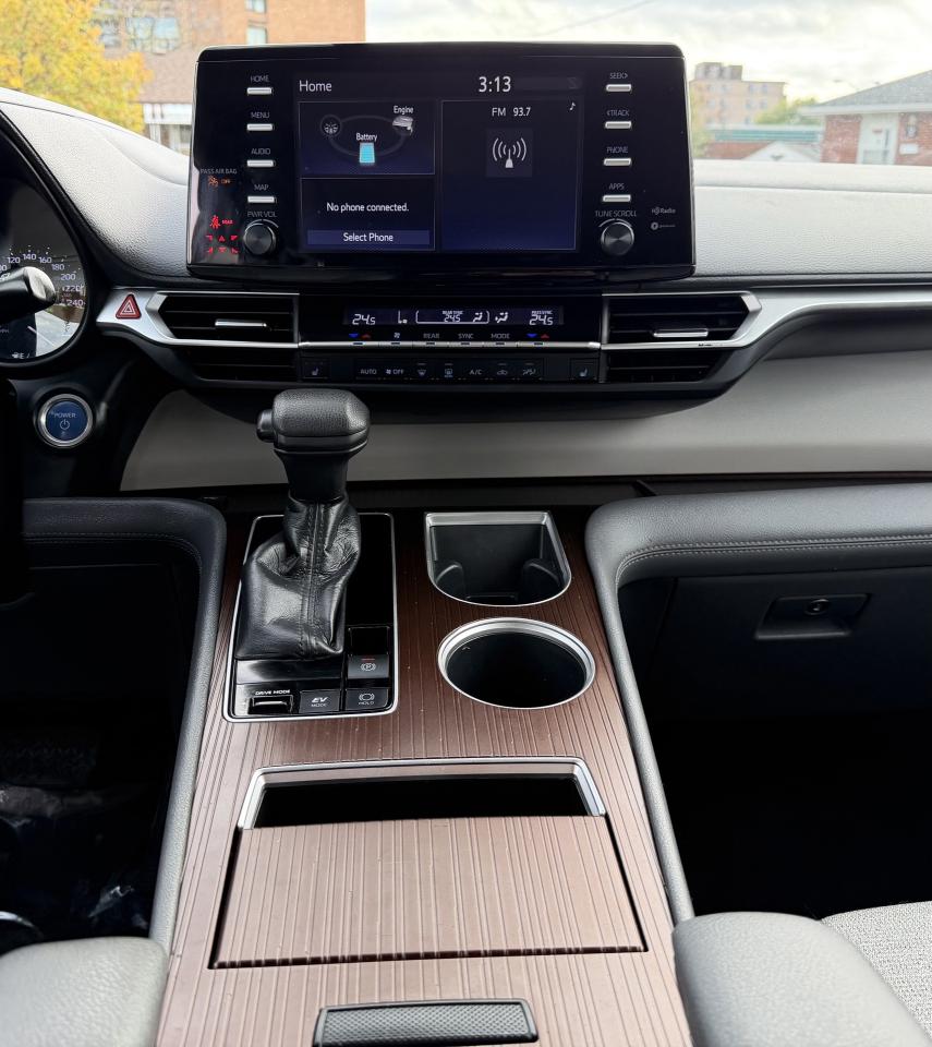 2022 Toyota Sienna LE - Photo #21