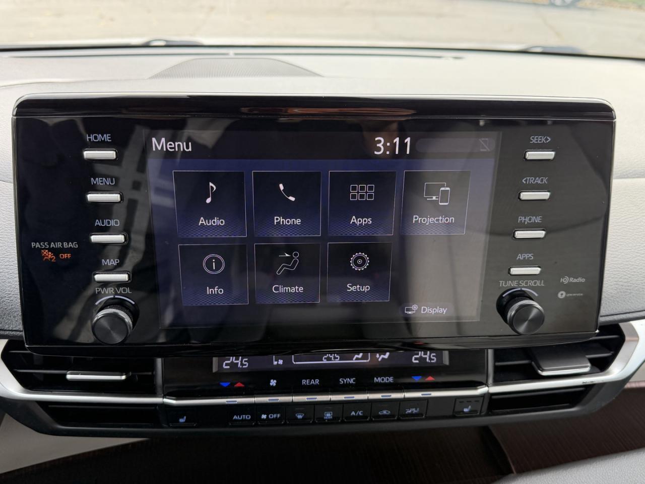 2022 Toyota Sienna LE 8-Passenger FWD Photo