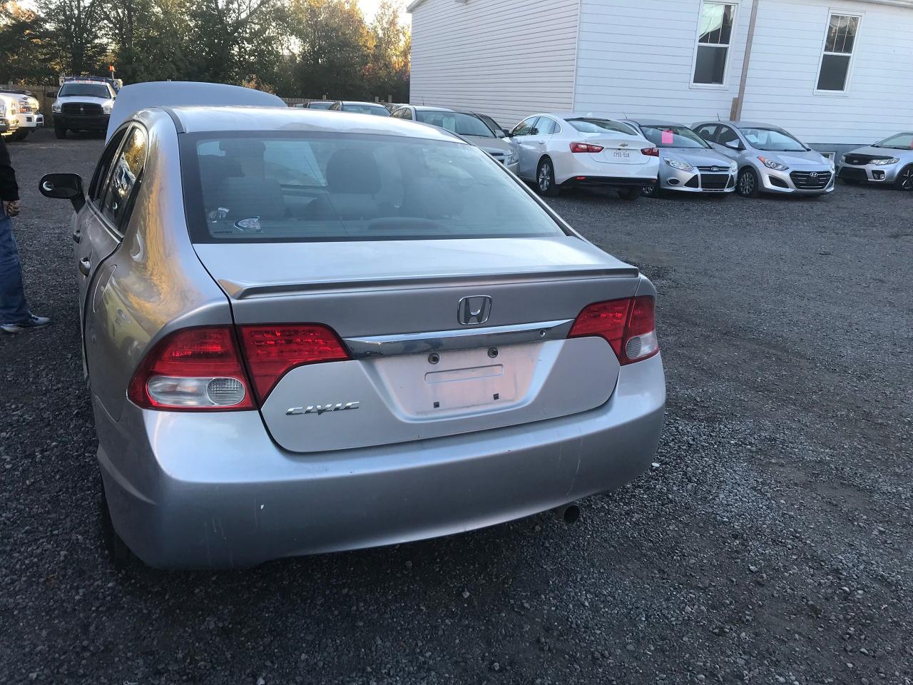 2009 Honda Civic DX-G - Photo #11