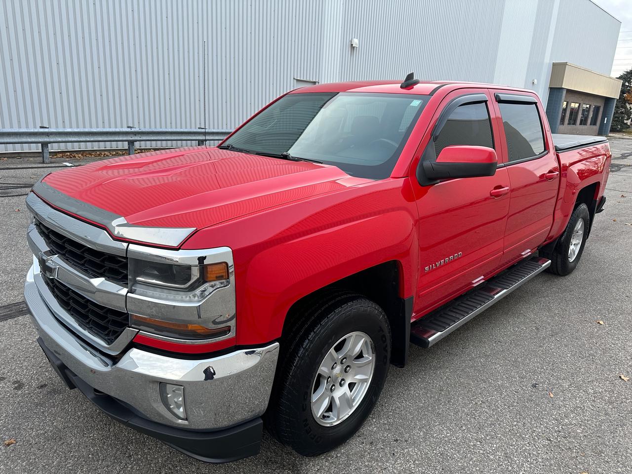 2016 Chevrolet Silverado 1500 LT Crew Cab 4WD Photo1