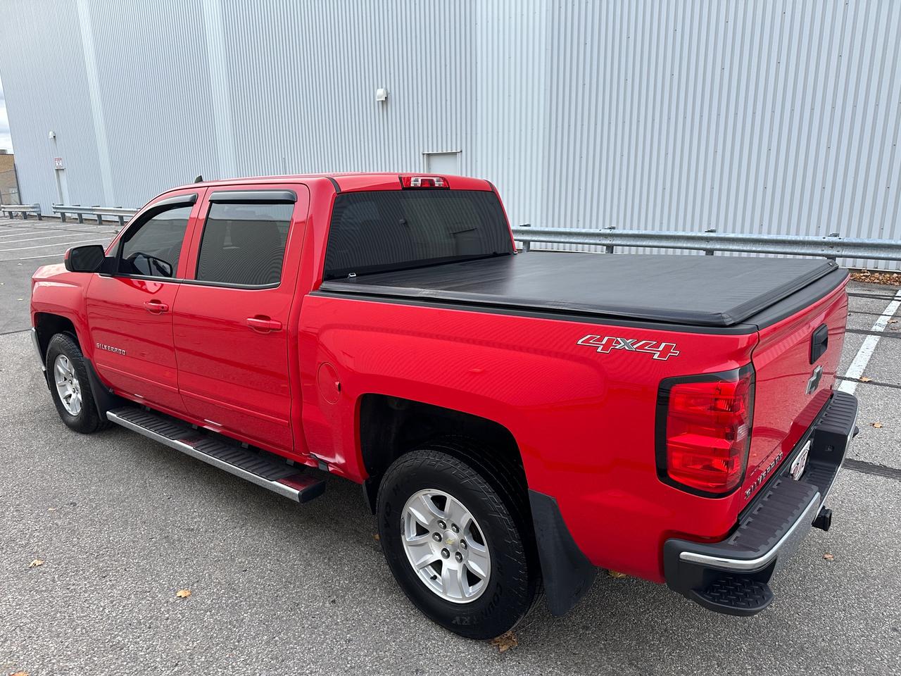 2016 Chevrolet Silverado 1500 LT Crew Cab 4WD Photo4