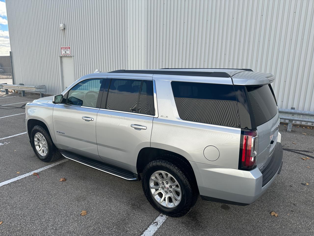 2016 GMC Yukon SLE 9 Passengers Photo4