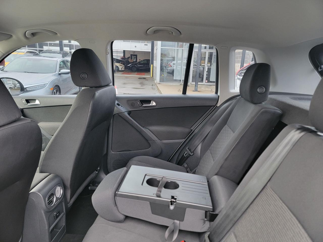 2014 Volkswagen Tiguan Trendline | 4Motion | LOW KMS - Photo #12