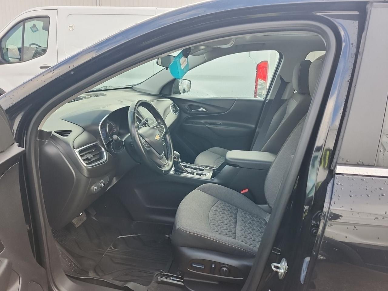 2023 Chevrolet Equinox LT Photo3