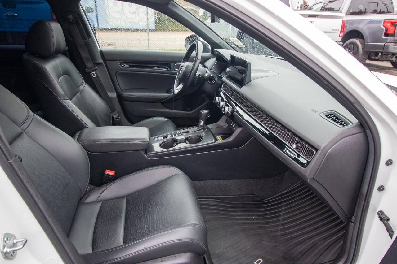 2022 Honda Civic Sport Touring Photo5