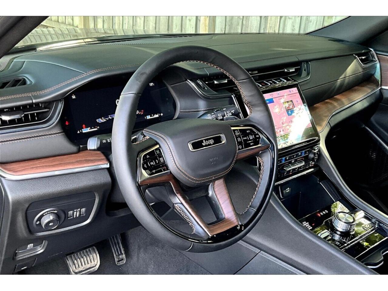 2025 Jeep Grand Cherokee SUMMIT | High Altitude | Lux Tech 5 | Adv Pro Tech Photo