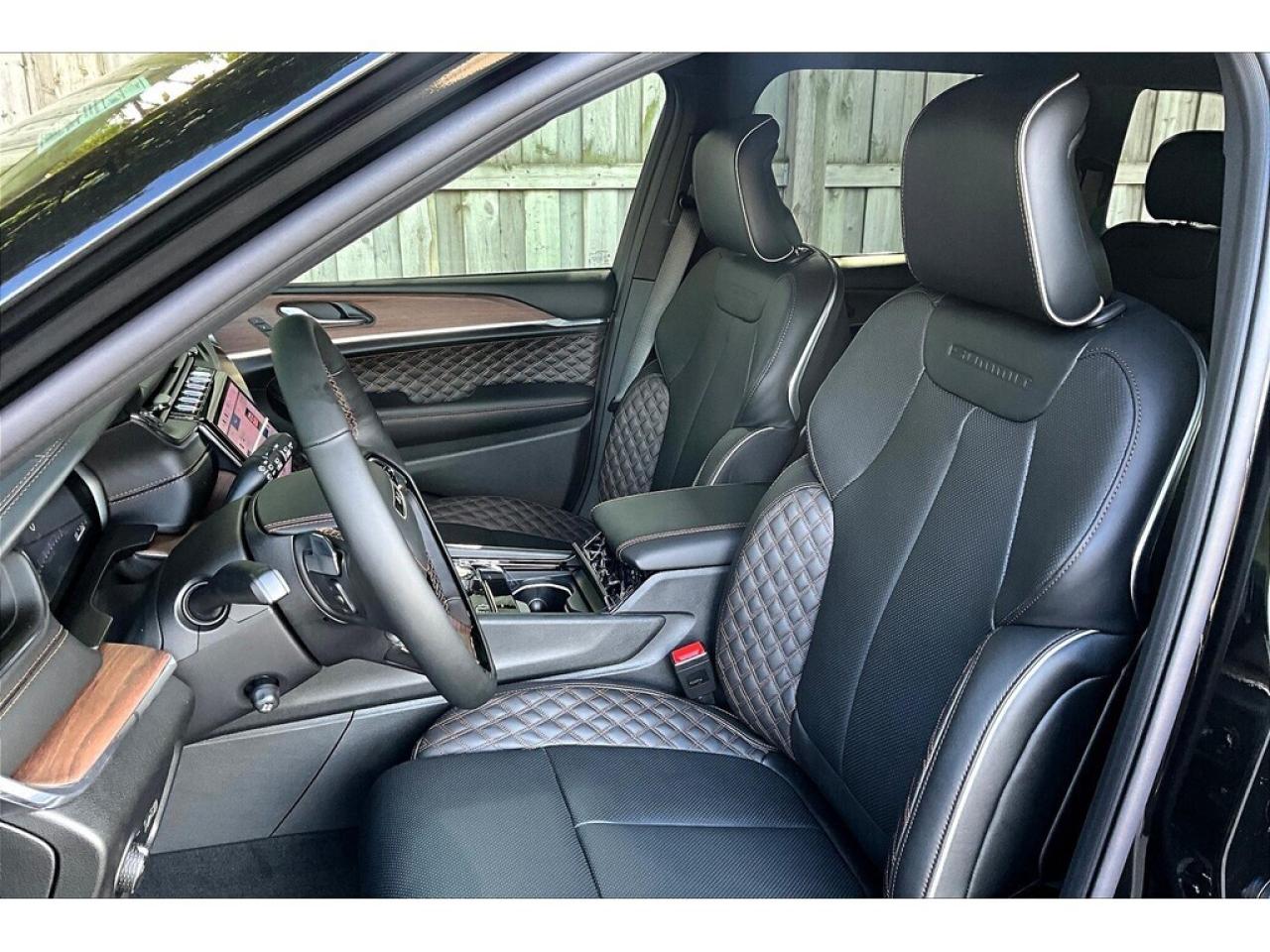 2025 Jeep Grand Cherokee SUMMIT | High Altitude | Lux Tech 5 | Adv Pro Tech Photo