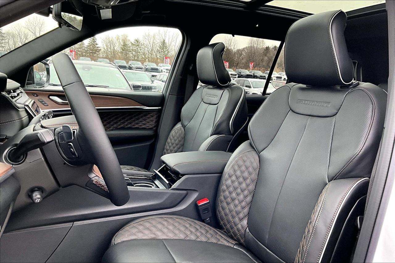 2025 Jeep Grand Cherokee SUMMIT | THIS PRICE & 0% FOR 72 MONTHS!!!!!!!! Photo