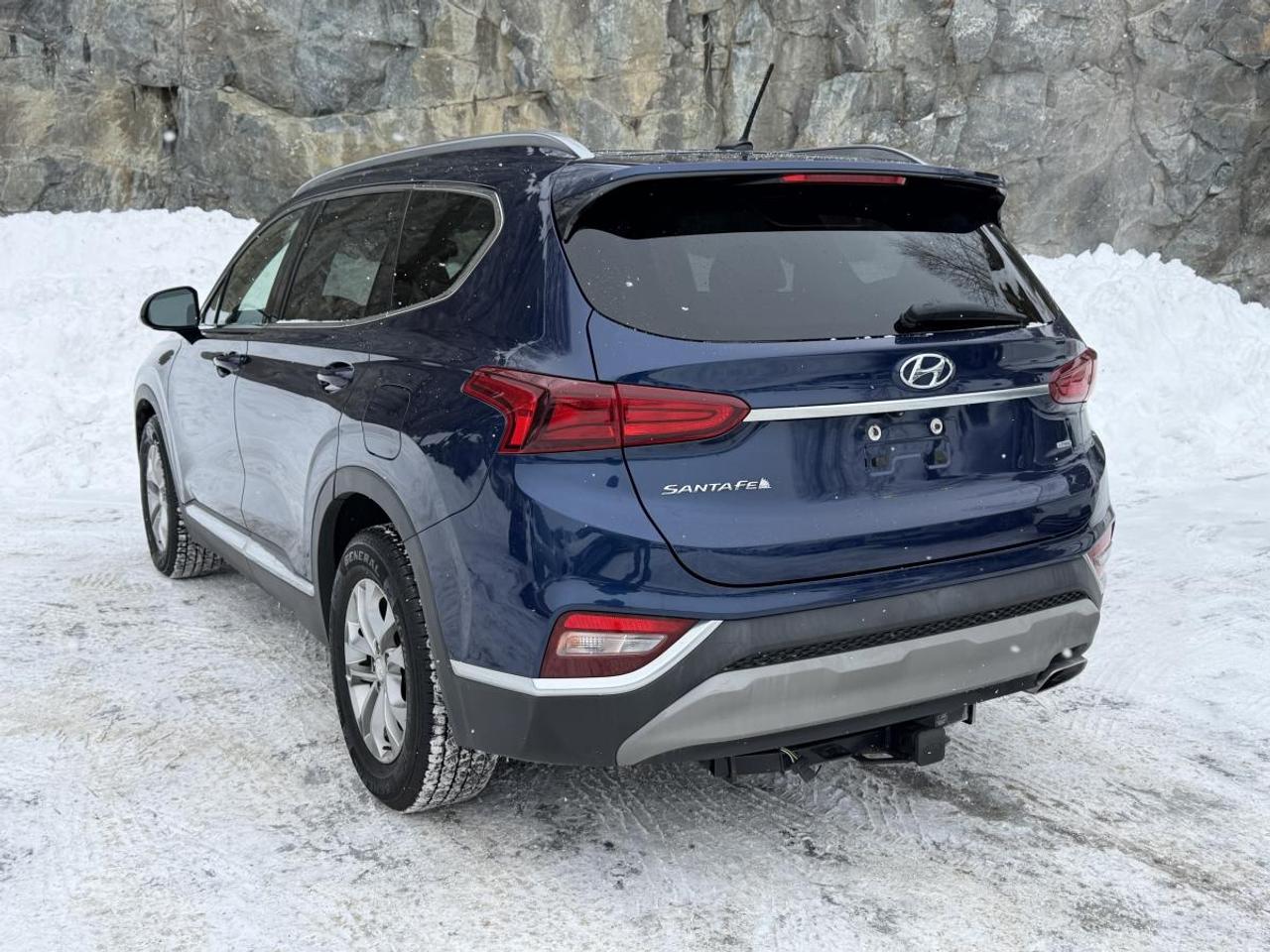 2020 Hyundai Santa Fe 2.4L Essential AWD w/Safety Package Photo