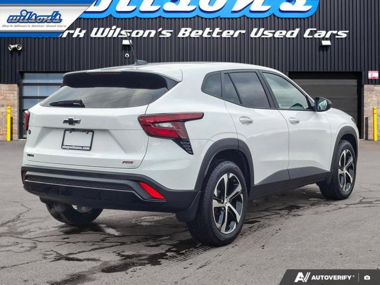 2024 Chevrolet Trax 1RS | Sunroof | Heated Wheel + Seats | CarPlay + Android | Rear Camera | Alloy Wheels and More ! Photo