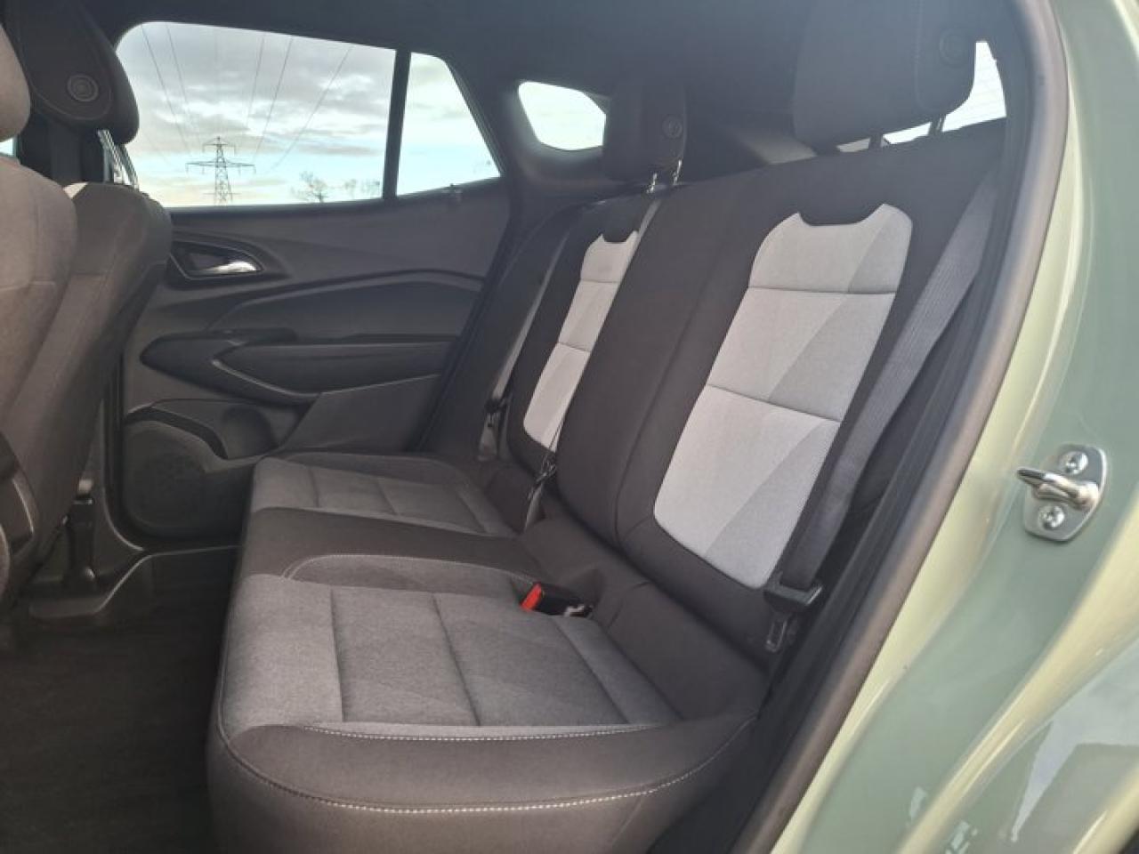 2024 Chevrolet Trax 1RS | Sunroof | Heated Wheel + Seats | CarPlay + Android | Rear Camera | Alloy Wheels and More ! Photo