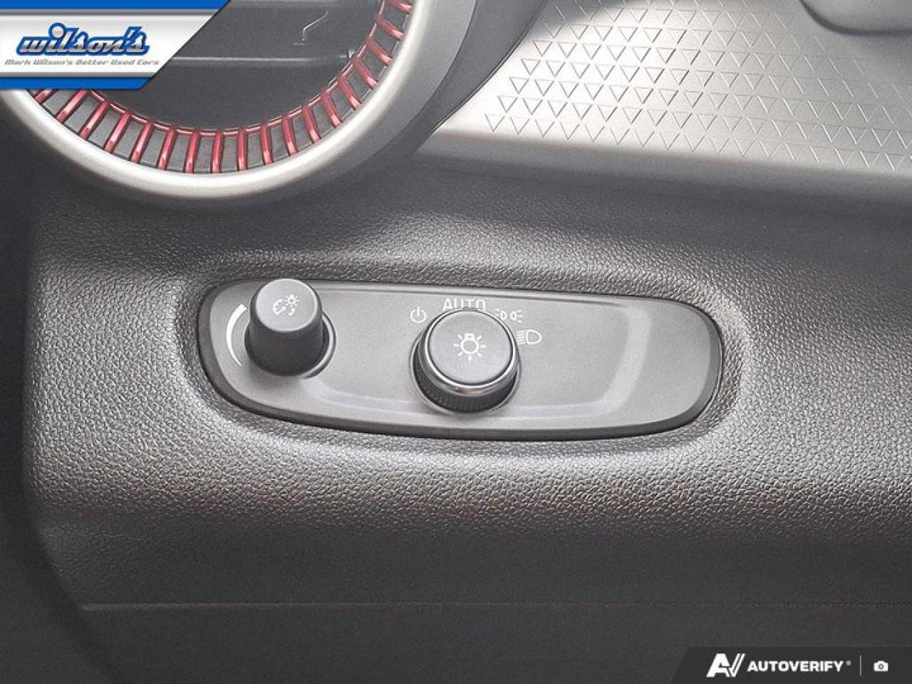 2024 Chevrolet Trax 1RS | Sunroof | Heated Wheel + Seats | CarPlay + Android | Rear Camera | Alloy Wheels and More ! Photo