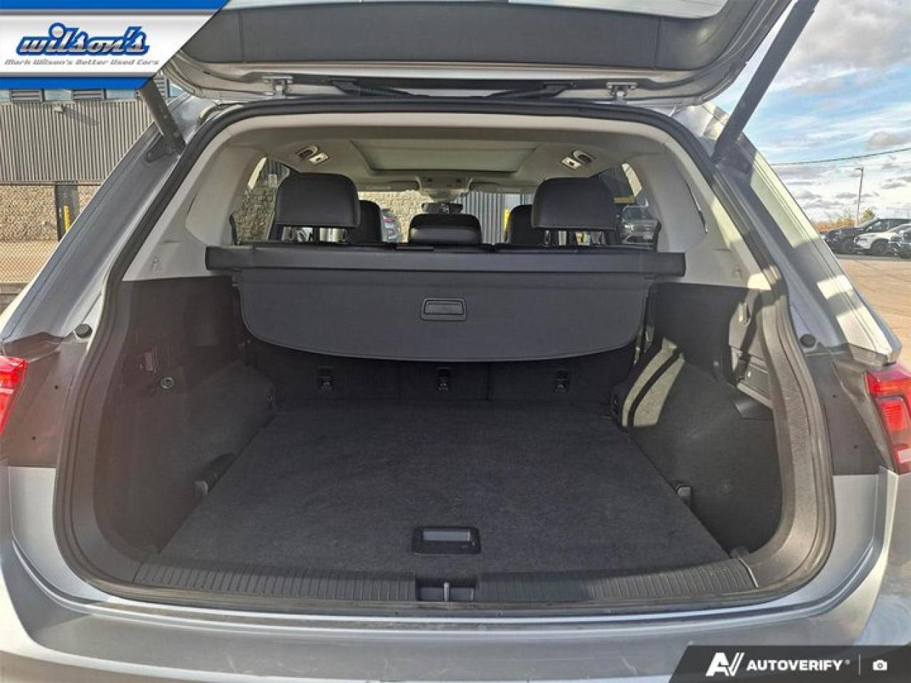 2024 Volkswagen Tiguan Comfortline AWD | Panoramic Sunroof | Leather | Heated Seats | CarPlay + Android | Rear Cam & More ! Photo