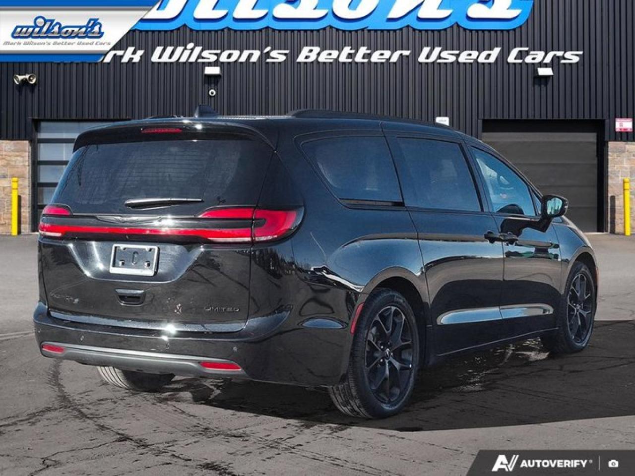 2025 Chrysler Pacifica Limited | Adaptive Cruise | BSM | Heated Steering | Cooled and Heated Seats | Remote Start and More! Photo