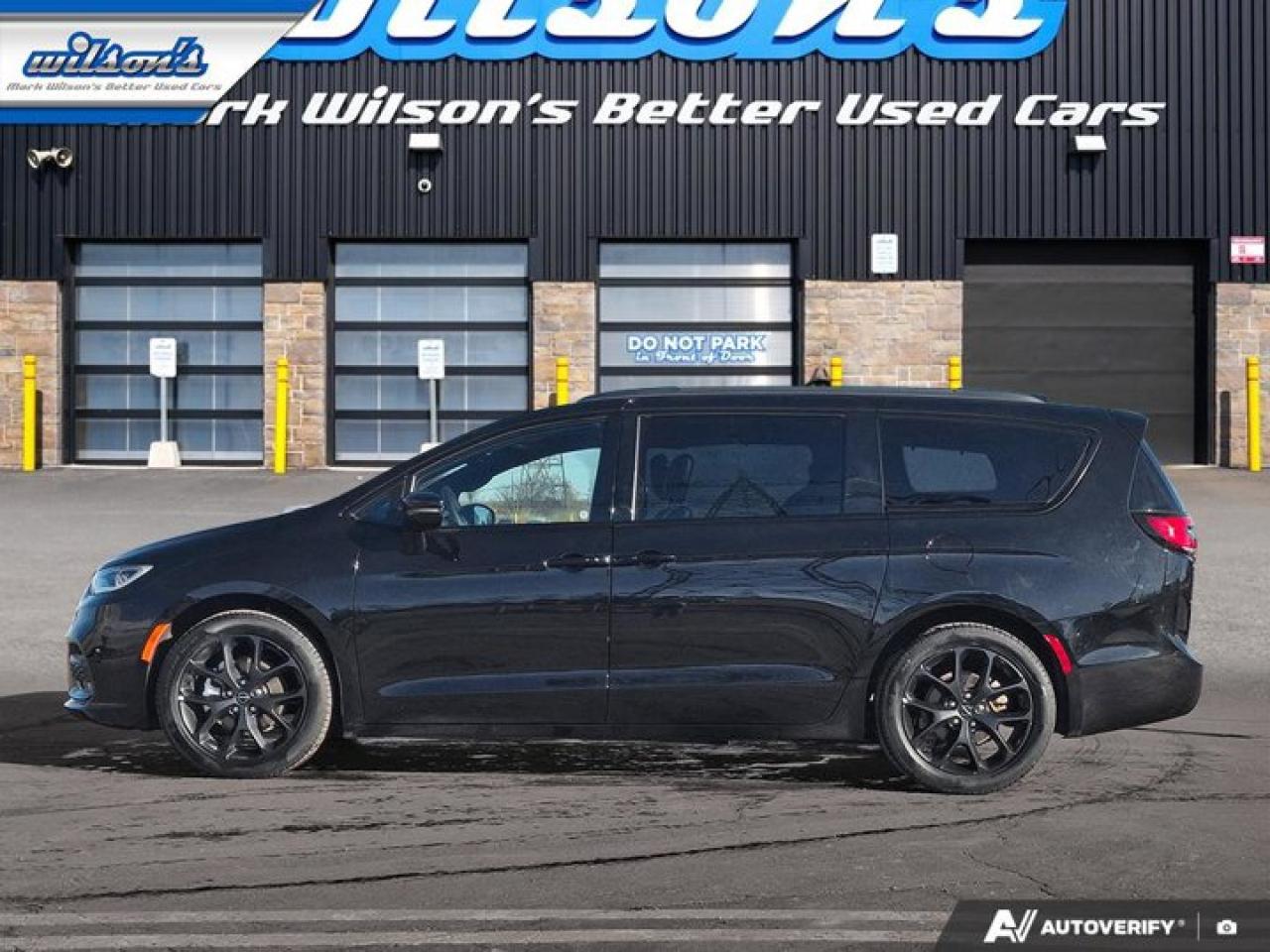 2025 Chrysler Pacifica Limited | Adaptive Cruise | BSM | Heated Steering | Cooled and Heated Seats | Remote Start and More! Photo