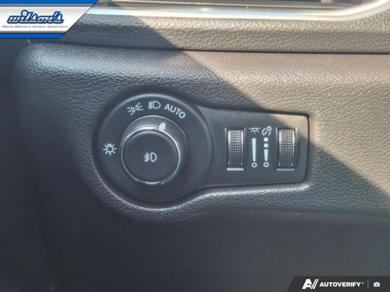 2025 Chrysler Pacifica Limited | Adaptive Cruise | BSM | Heated Steering | Cooled and Heated Seats | Remote Start and More! Photo