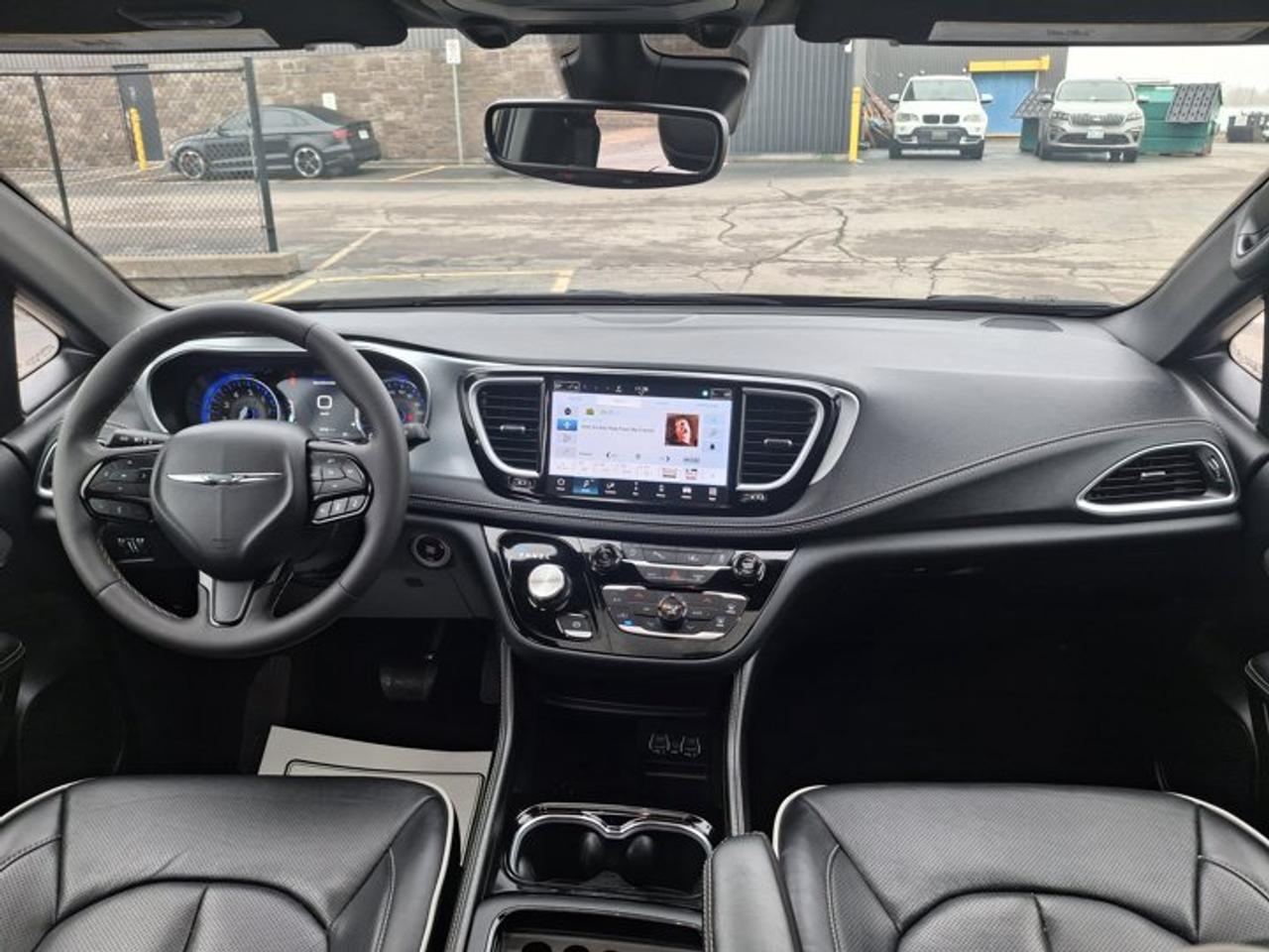 2025 Chrysler Pacifica Limited | Adaptive Cruise | BSM | Heated Steering | Cooled and Heated Seats | Remote Start and More! Photo