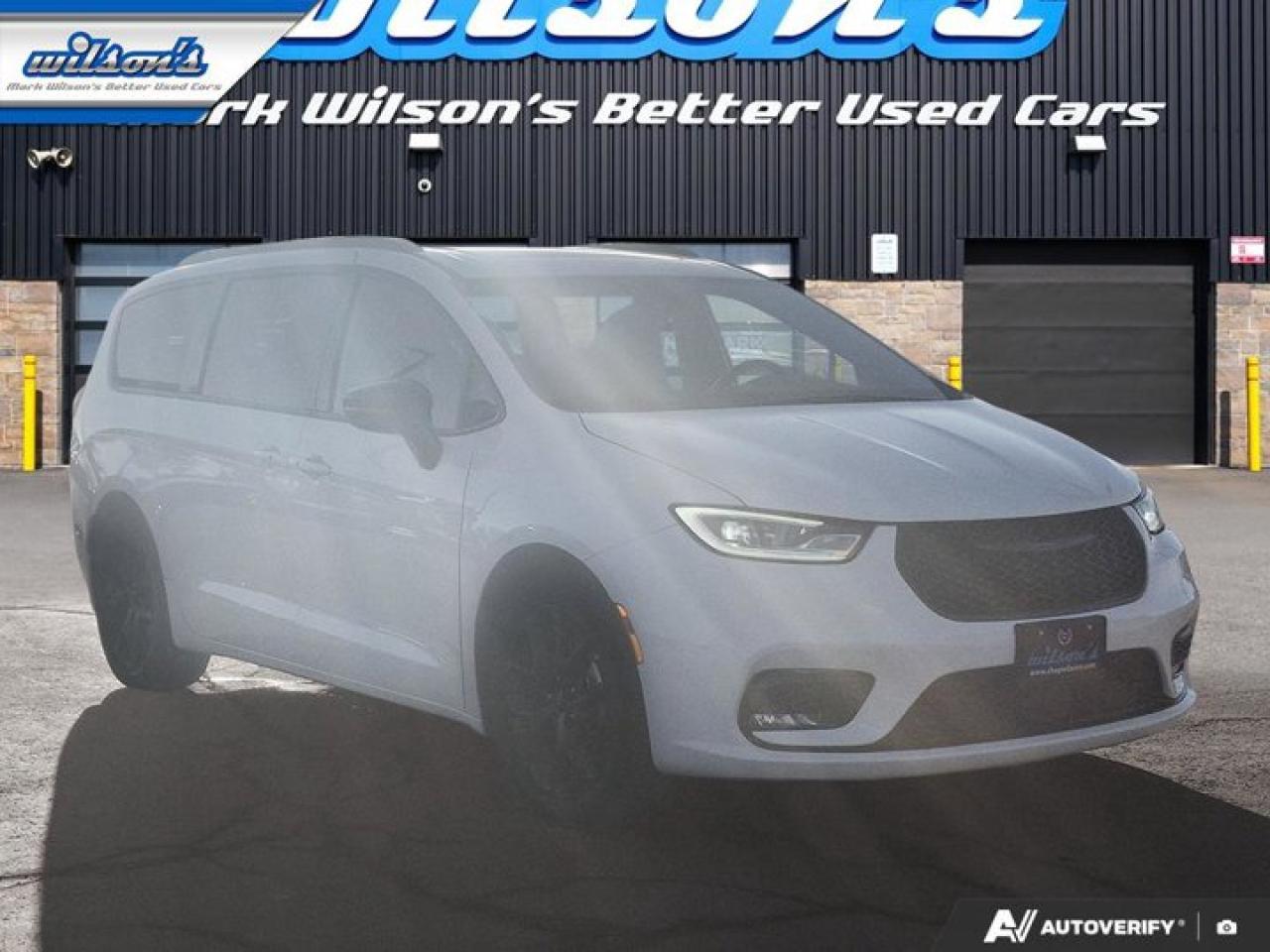 2025 Chrysler Pacifica Limited | Remote Start | Adaptive Cruise | BSM | Heated Steering | Cooled and Heated Seats & More ! Photo