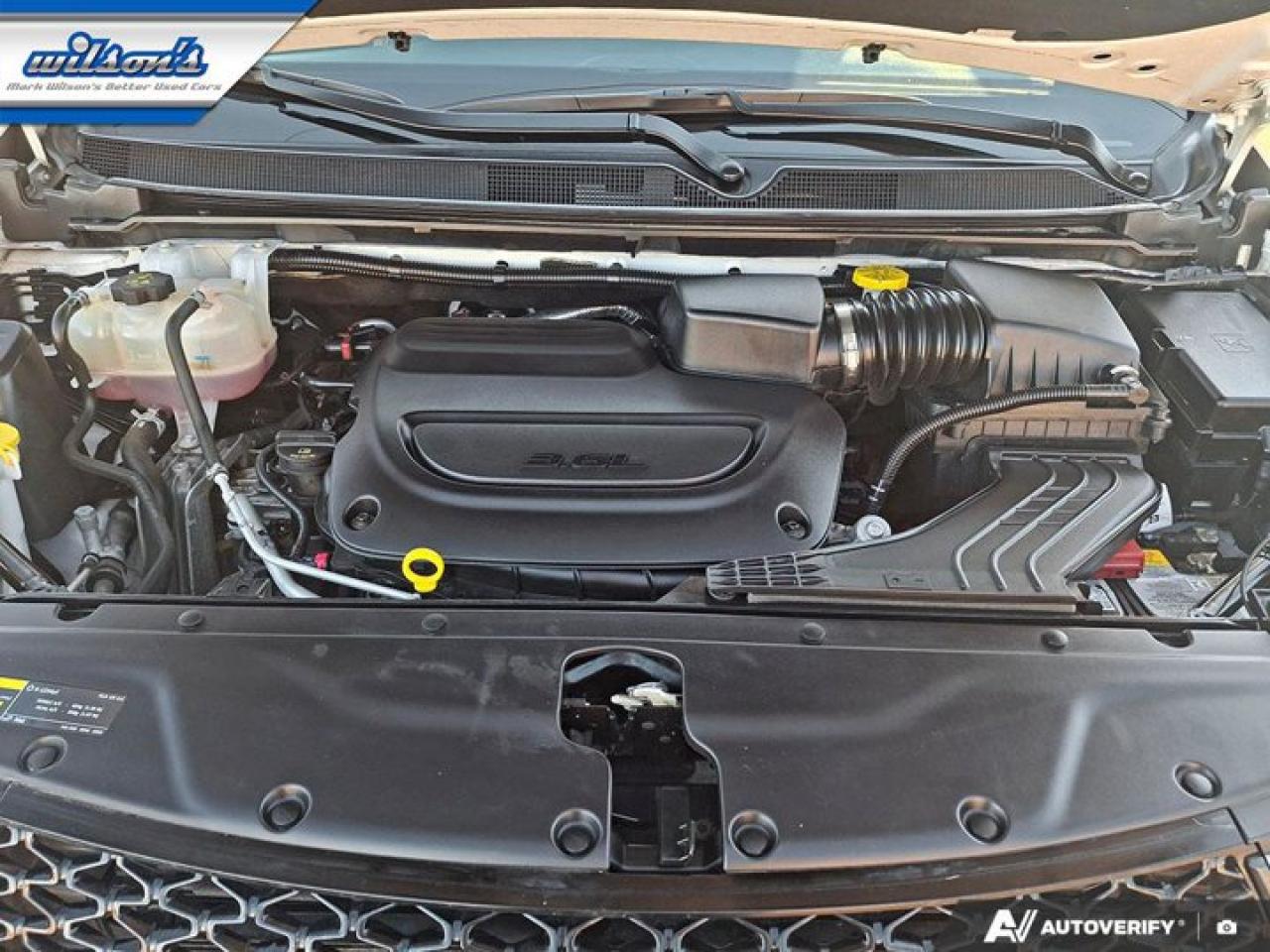 2025 Chrysler Pacifica Limited | Remote Start | Adaptive Cruise | BSM | Heated Steering | Cooled and Heated Seats & More ! Photo