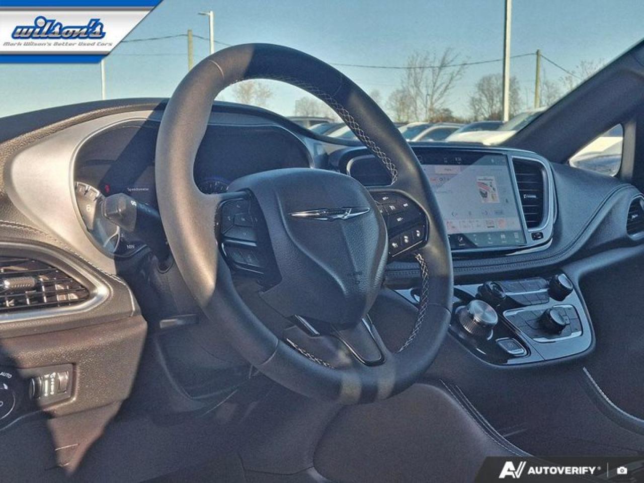 2025 Chrysler Pacifica Limited | Adaptive Cruise | Hot + Cold Seats | Heated Steering & More ! Photo