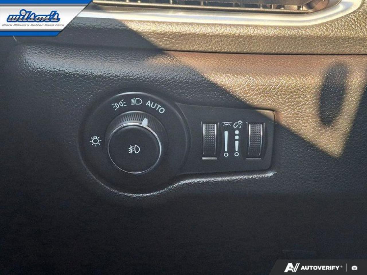 2025 Chrysler Pacifica Limited | Remote Start | Adaptive Cruise | BSM | Heated Steering | Cooled and Heated Seats & More ! Photo