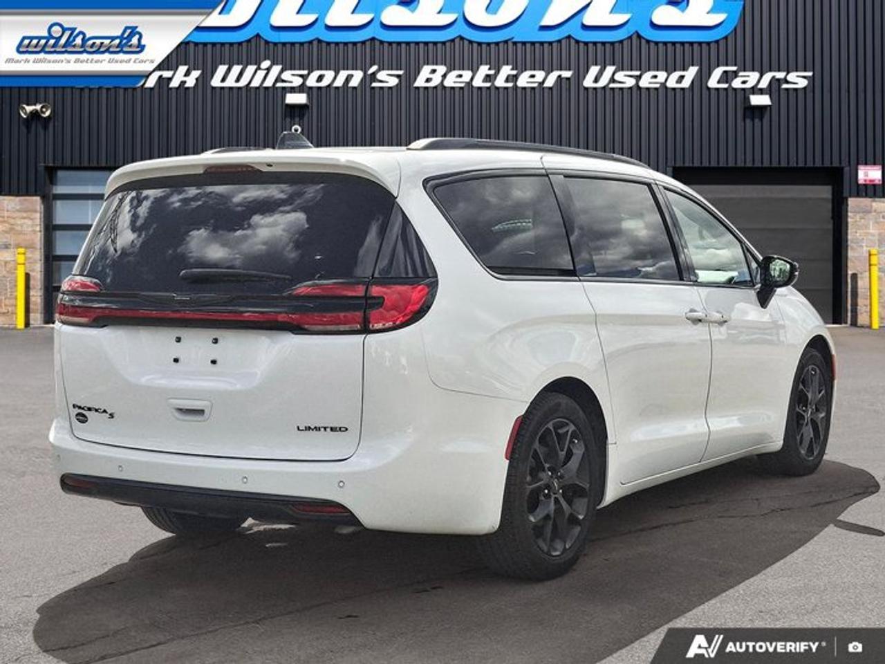 2025 Chrysler Pacifica Limited | Adaptive Cruise | Hot + Cold Seats | Heated Steering & More ! Photo