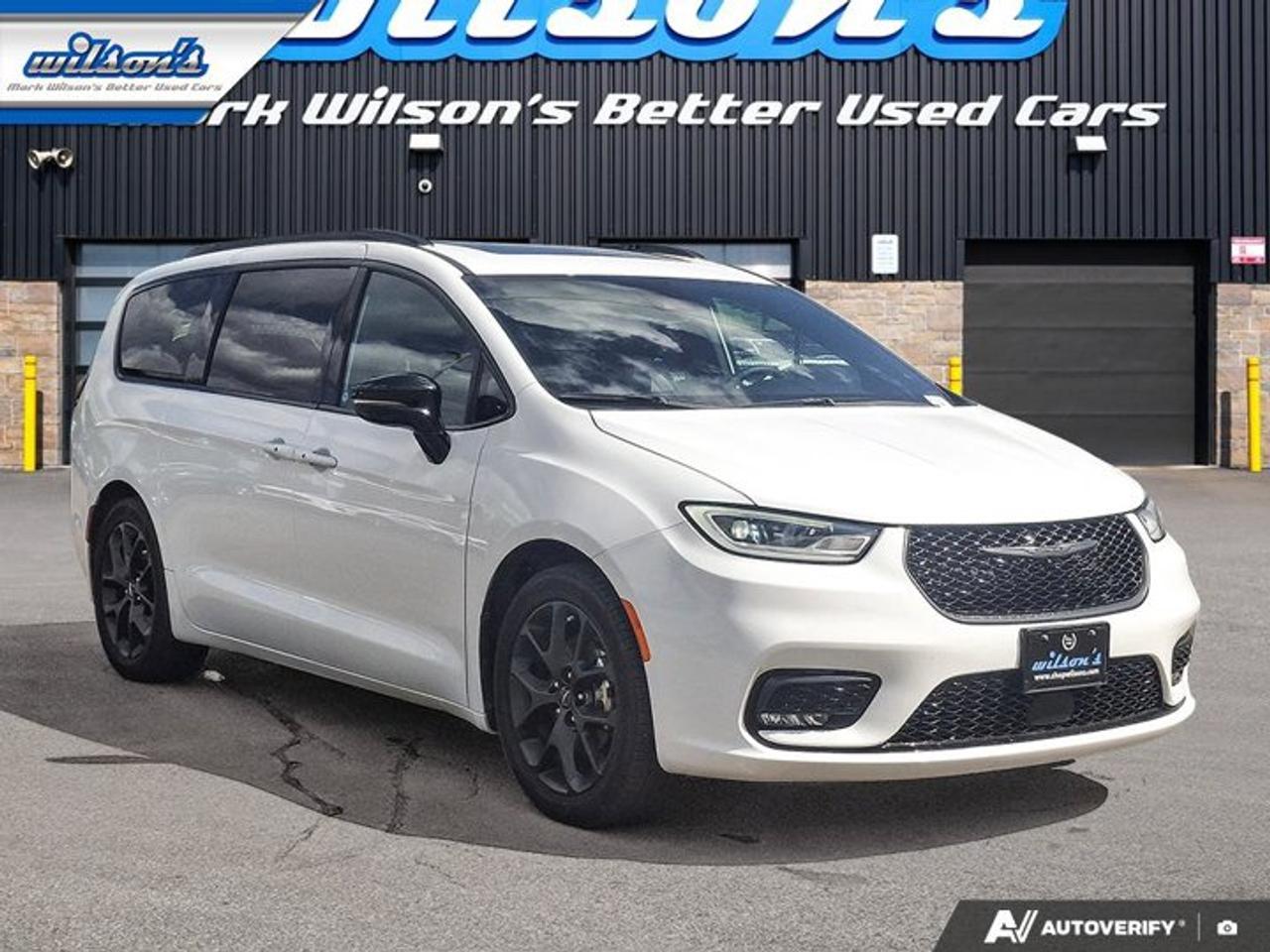 2025 Chrysler Pacifica Limited | Adaptive Cruise | Hot + Cold Seats | Heated Steering & More ! Photo