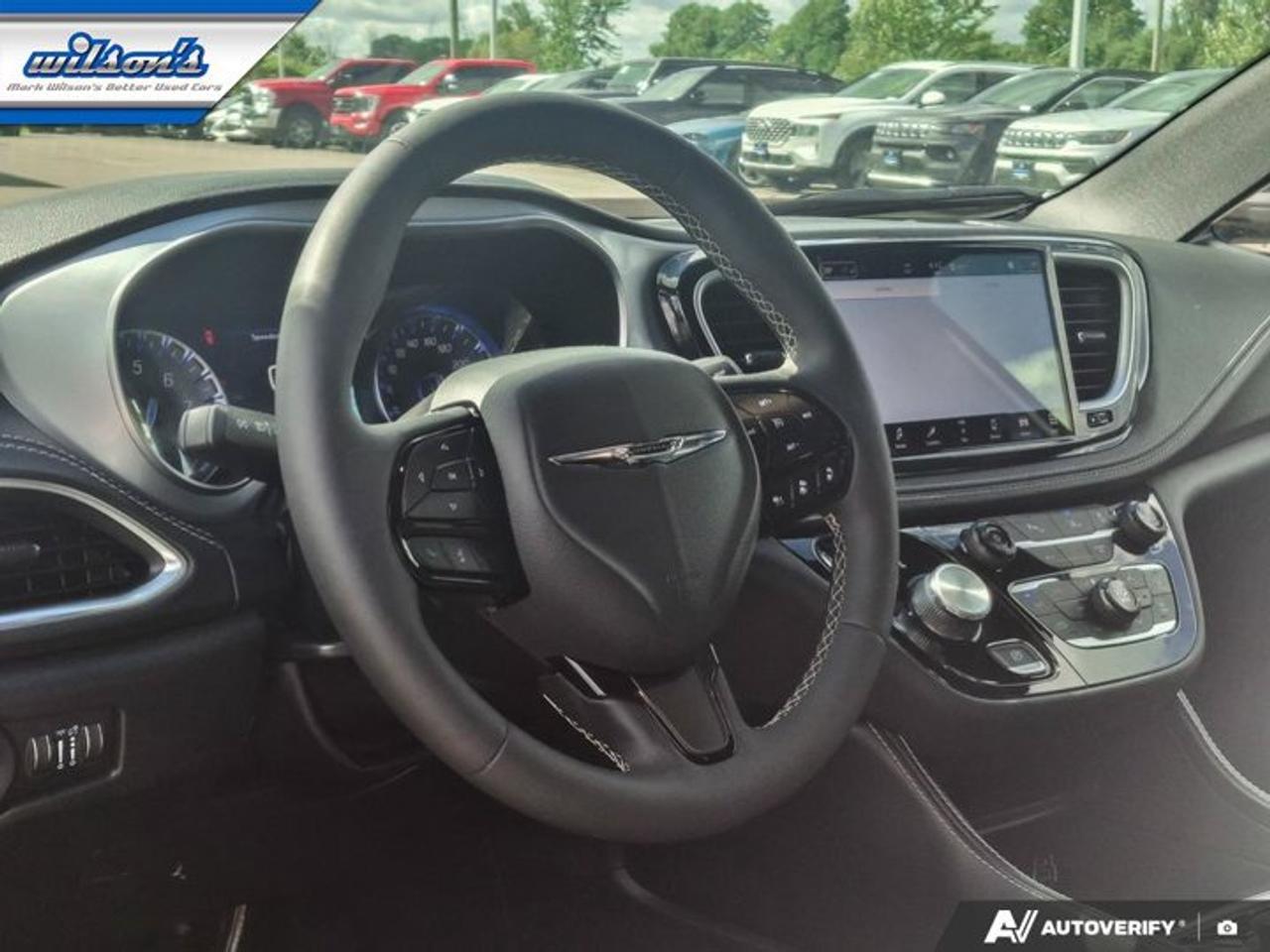 2025 Chrysler Pacifica Limited | Adaptive Cruise | Hot + Cold Seats | Heated Steering & More ! Photo