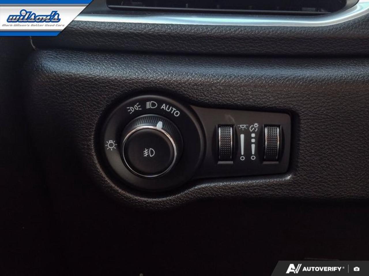 2025 Chrysler Pacifica Limited | Adaptive Cruise | Hot + Cold Seats | Heated Steering & More ! Photo