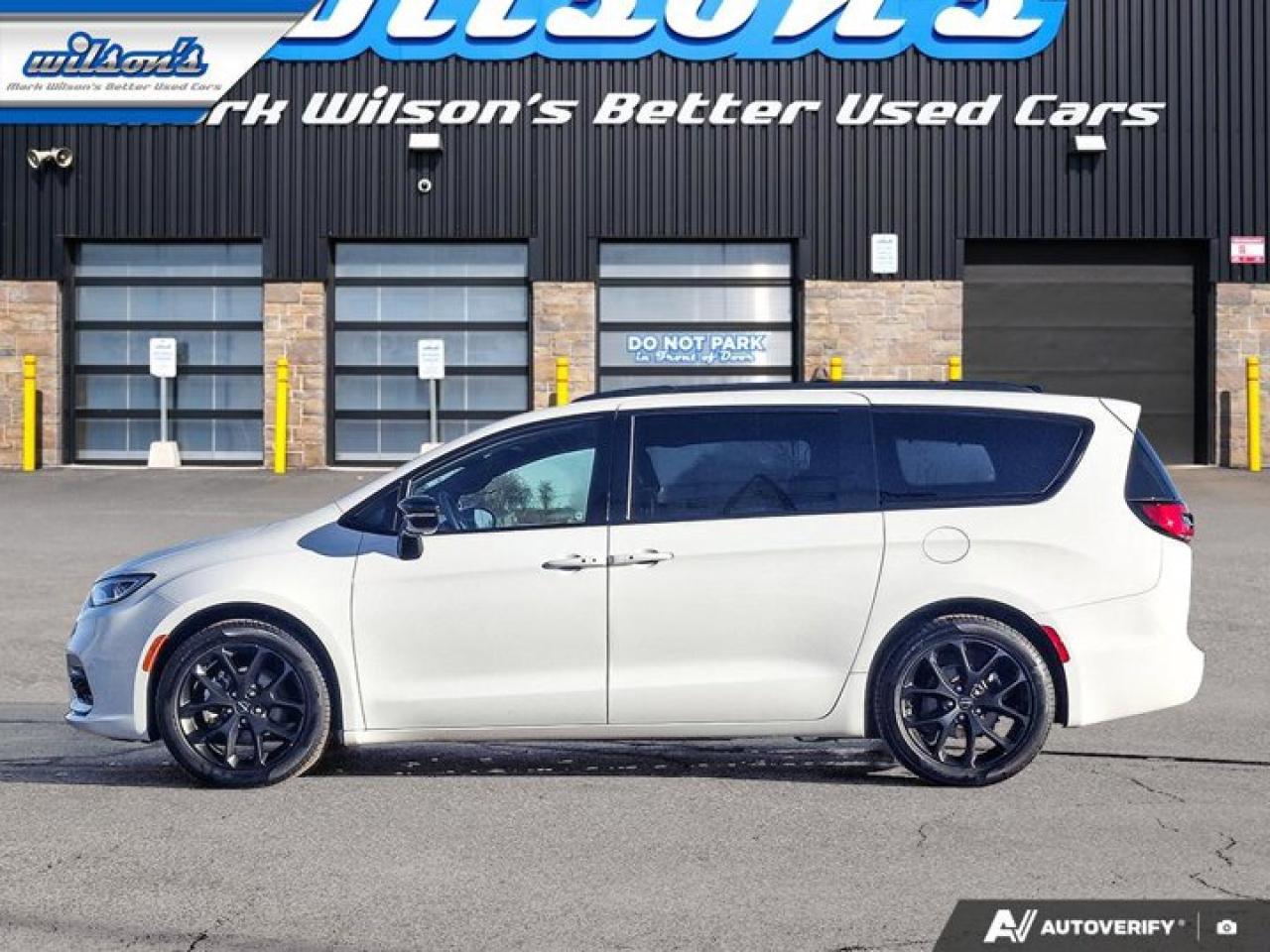 2025 Chrysler Pacifica Limited | Heated Steering | Cooled and Heated Seats| Remote Start | Adaptive Cruise | BSM & More ! Photo